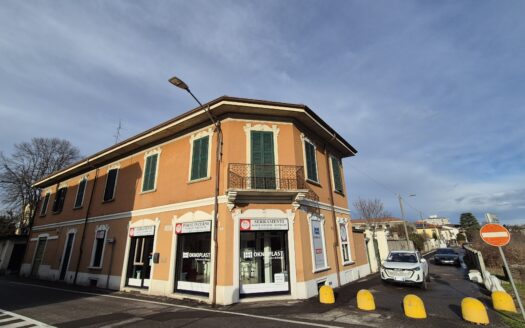 CASTELLANZA (VA) – 2 LOCALI + SERVIZI, CANTINA, 2 POSTI AUTO