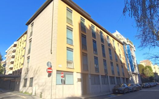 LEGNANO CENTRO – PANORAMICO ATTICO MQ.130 CON BALCONE LIBERO  Legnano – Via Pietro Micca n.3/A – Angolo via Cairoli