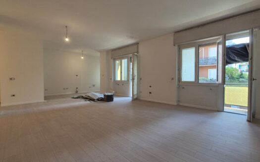 AMPIO QUADRILOCALE COMPLETAMENTE RISTRUTTURATO  LEGNANO VIA CAVOUR N. 26