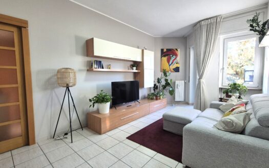 ELEGANTE BILOCALE AL PIANO PRIMO CON DUE BALCONI  BRUGHERIO – FRAZIONE SAN DAMIANO – VIA MONTELLO 10