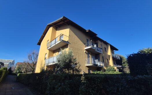 AMPIO TRILOCALE CON SOTTOTETTO – CANTINA E BOX  LEGNANO – ZONA PARCO CASTELLO