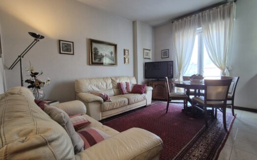 AMPIO TRILOCALE BEN TENUTO CON BALCONE E BOX AUTO  SAN VITTORE OLONA – VIA ROMA 22