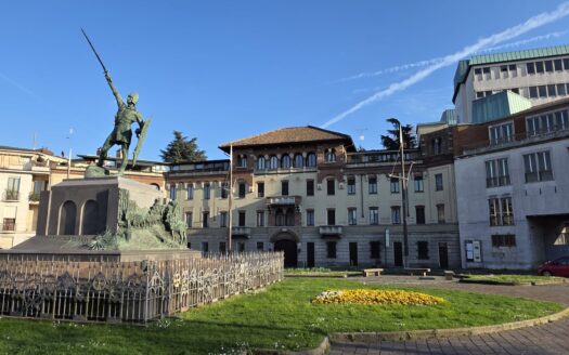 Centro 3 locali + terrazzo panoramico di 60 mq, posto auto  Trilocale con terrazzo panoramico di 60 mq e posto auto – Centro Legnano