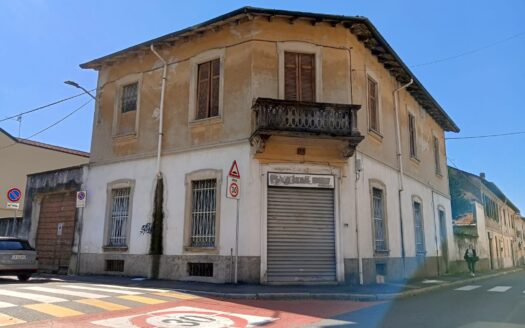 OCCASIONE: PROPRIETA’ INDIPENDENTE CON GIARDINO 650 MQ  Legnano, Via Buonarroti angolo Via Volta