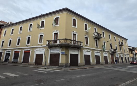 LEGNANO CENTRO VENDIAMO AMPIO QUADRILOCALE DA RISTRUTTURARE  Legnano – Corso Garibaldi 171